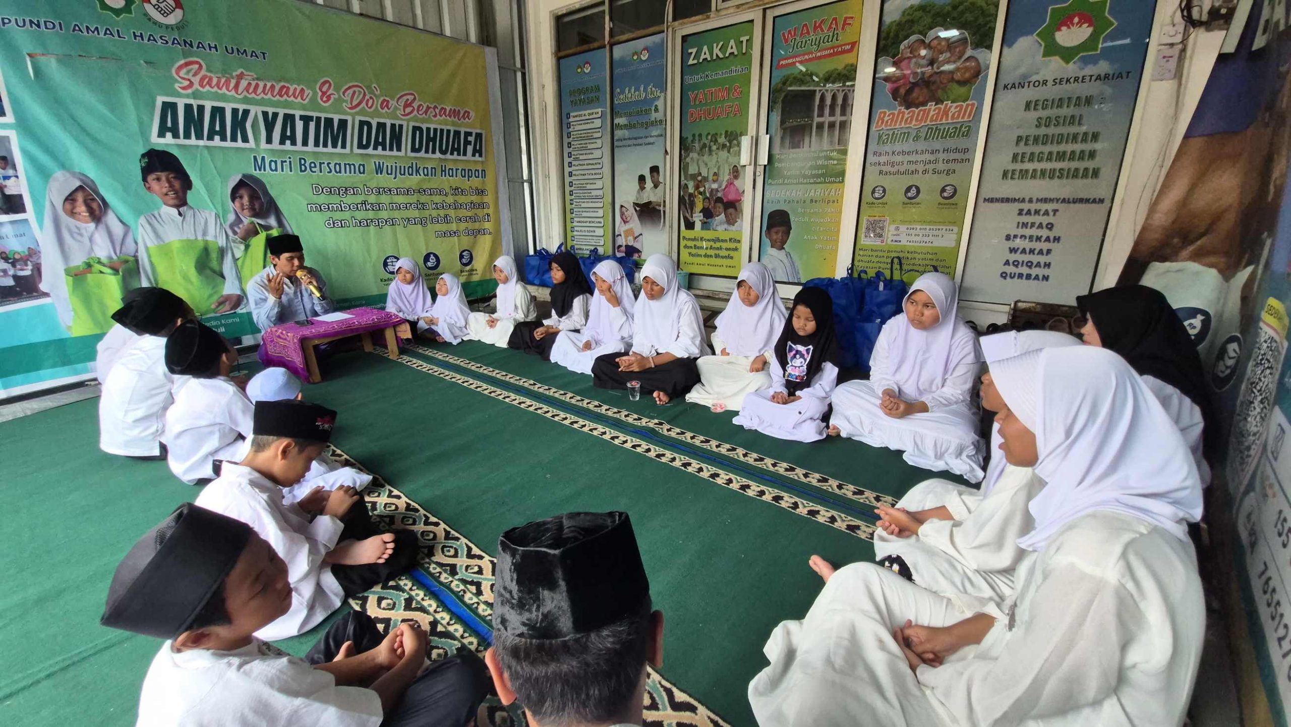 Munajatkan Doa Bersama Adik-Adik Yatim - Gambar 2