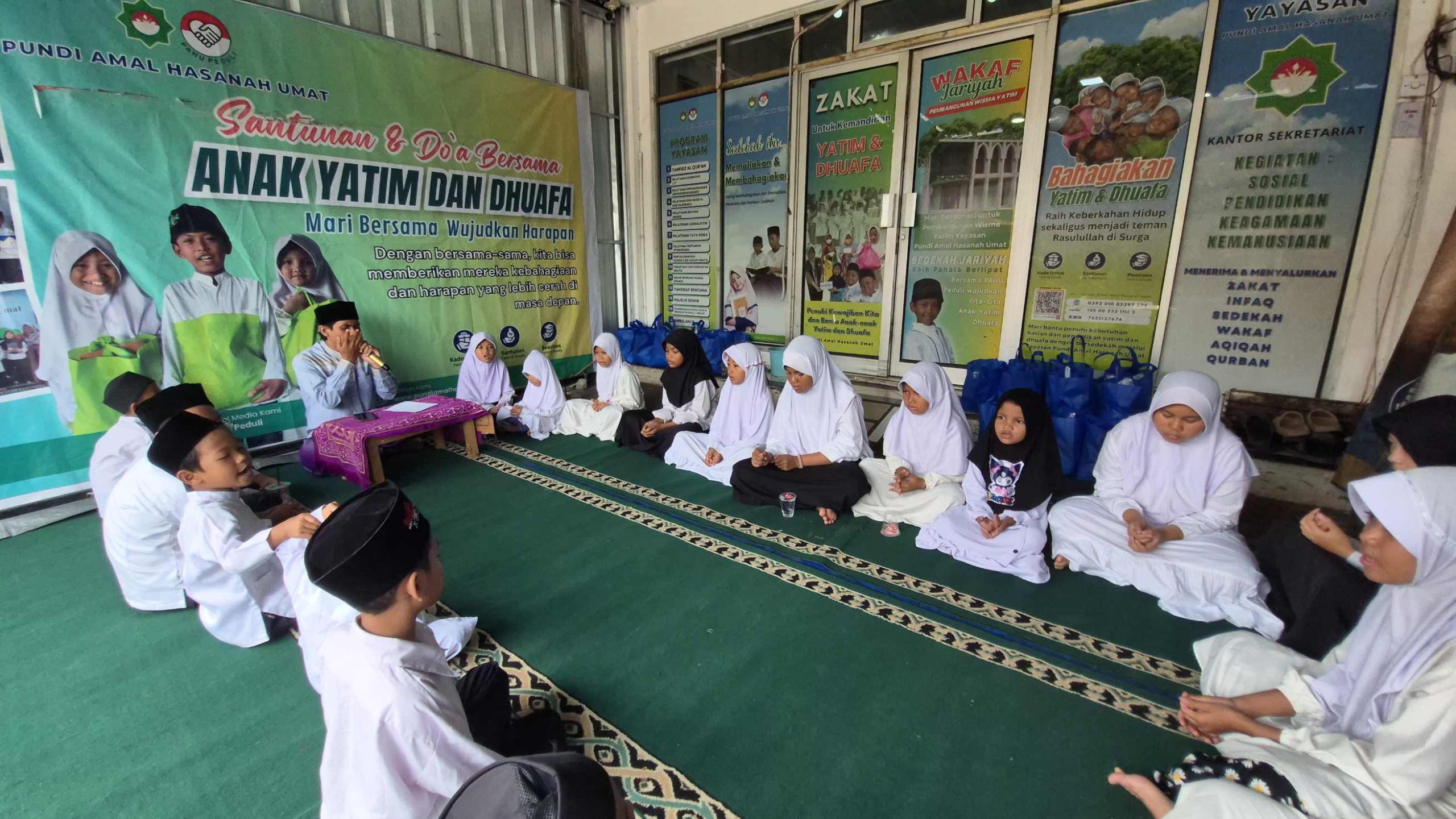 Munajatkan Doa Bersama Adik-Adik Yatim - Gambar 3