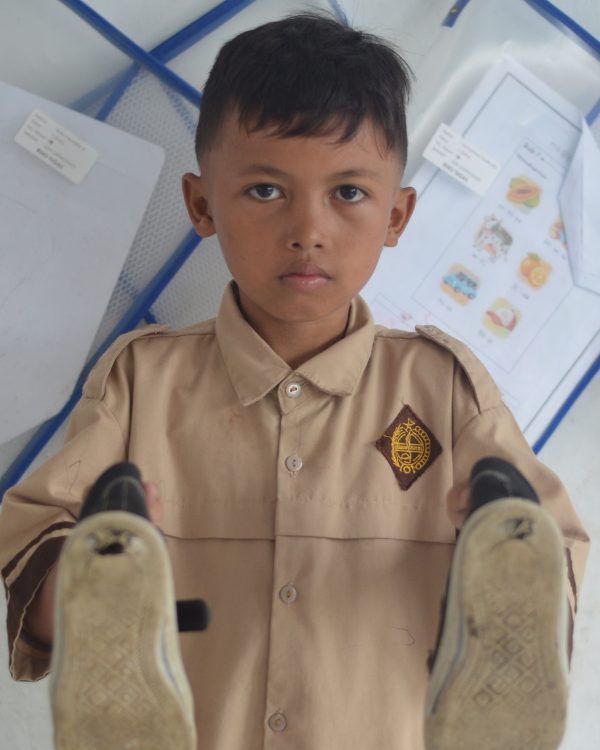 Berbagi Sepatu Gratis